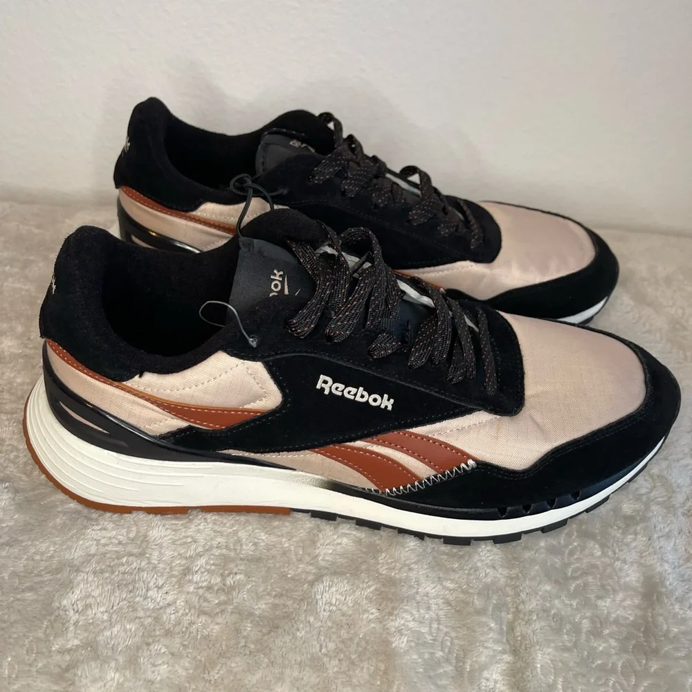 Reebok Men's Black and Tan Sneakers‎